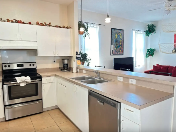 Sarasota Near Siesta Key Beaches Vacation Retreat- Family Friendly Getaway